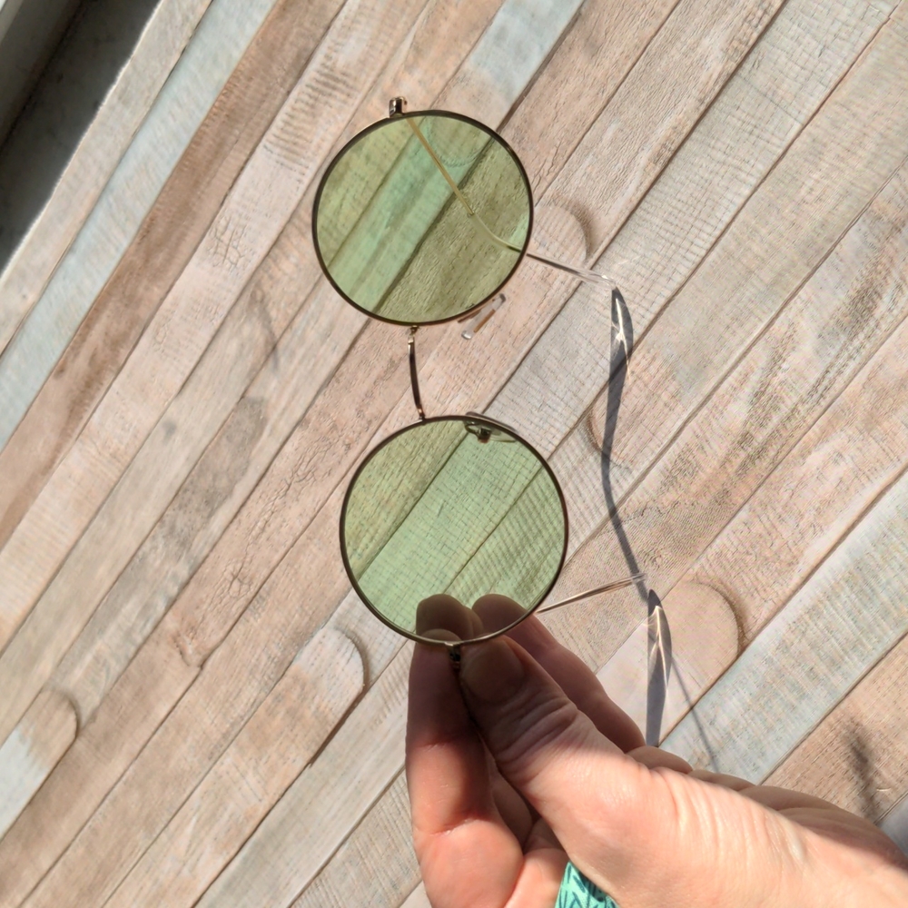 Light green round circle glasses with gold rims - Picture 2 of 6